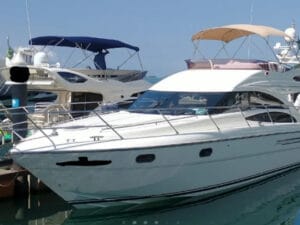 Princess F42 Flybridge – Vista lateral de proa