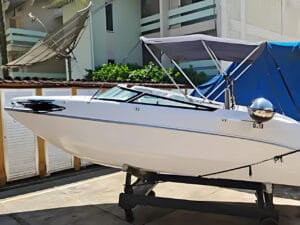 Real Powerboats Summer 19 – Vista lateral de proa