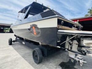 Intermarine Cigarette 36 – Vista do cockpit