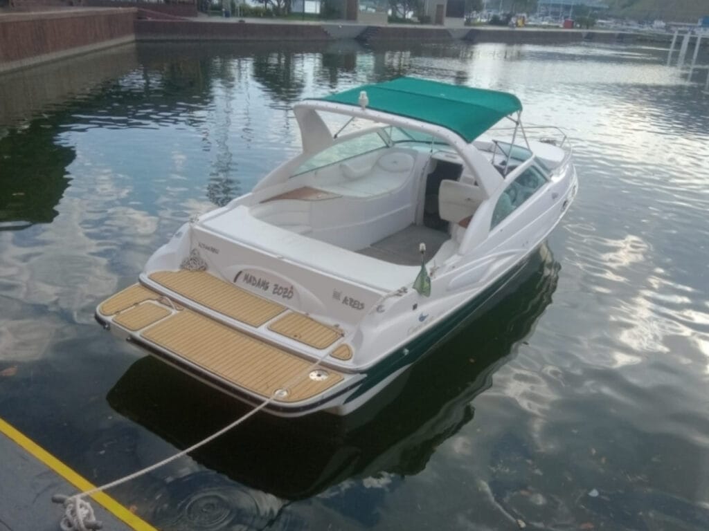 Lancha Caprice 270 - Vista da Popa