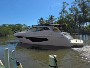 Sessa Marine C44 2024 – Vista Lateral / Convés