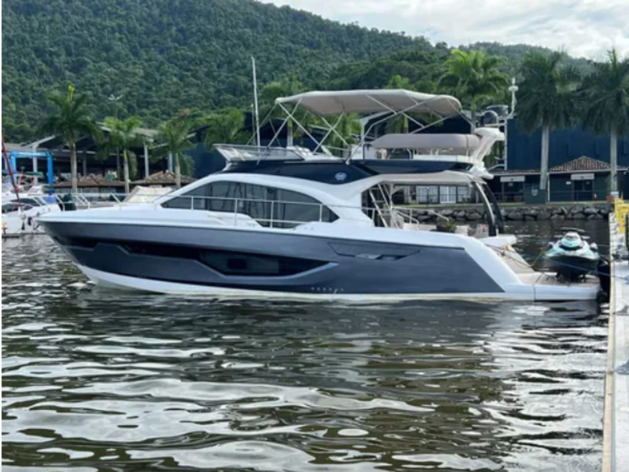 Sessa F48 2023 – Vista Lateral