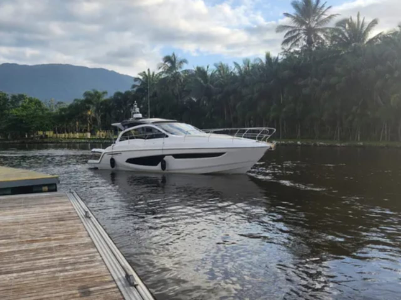 Sessa Marine C40 2021 – Perfil Externo