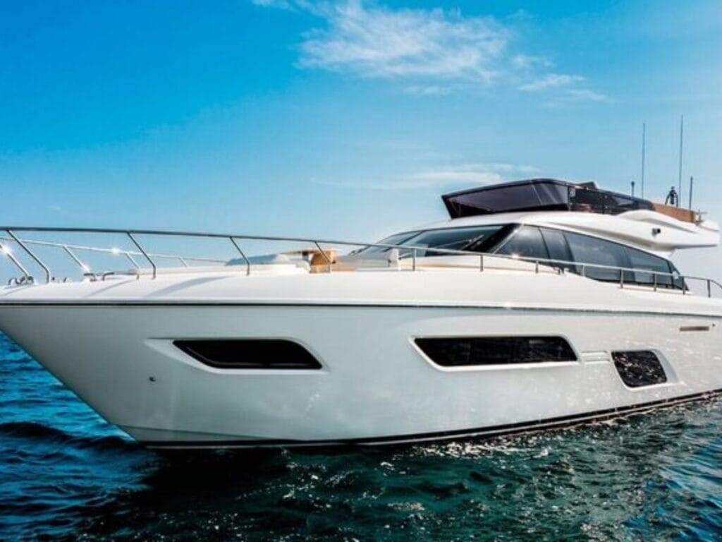 Ferretti 53 2022 – Vista da Lateral Externa