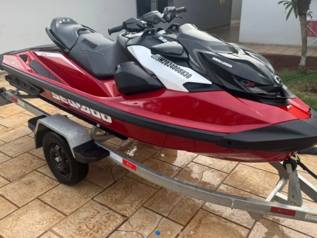 Sea-Doo RXP-X RS 325 2024 - Vista da Lateral Externa da Proa