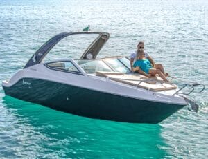 Focker 242 GTC 2024 - Vista da Lateral Externa da Proa