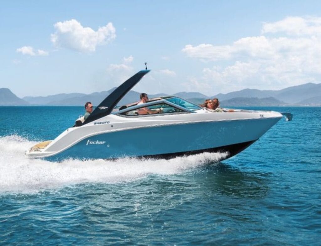 Focker 255 GTO 2025 - Vista da Lateral Externa da Lancha