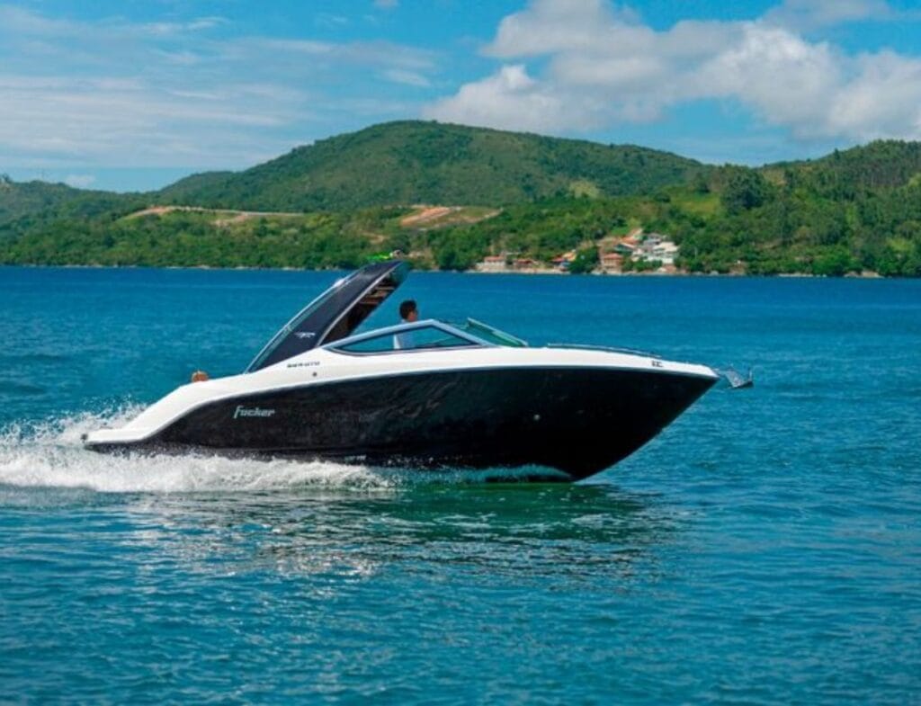 Focker 255 GTO 2024 - Vista Lateral Externa da Lancha