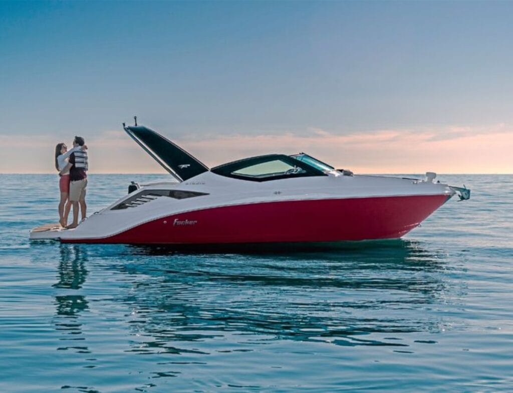 Focker 272 GTO 2024 - Vista da Lateral Externa da lancha