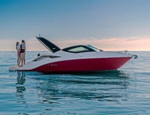 Focker 272 GTO 2024 - Vista da Lateral Externa da lancha