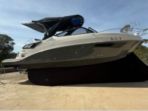 Focker 300 GTS - Vista da Lateral Externa da Lancha