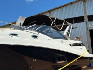 Focker 330 GT - Vista da Lateral Externa da Proa