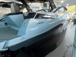 Focker 333 GT Black Edition 2025 - Vista da Lateral Extern ada Lancha