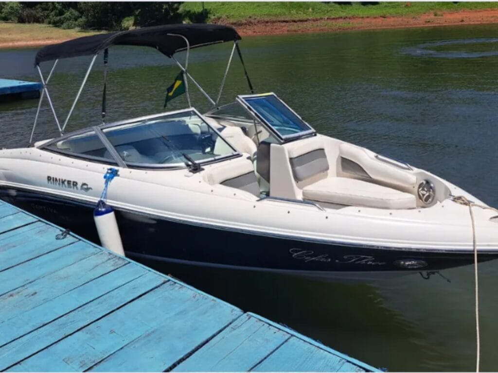 Rinker Captiva 196 BR 2008 - Vista da Lateral Externa da Proa