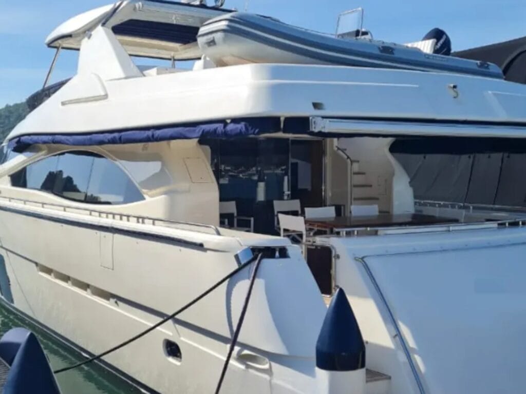 Ferretti Yachts 830 2013 - Vista da Lateral Externa da Lancha