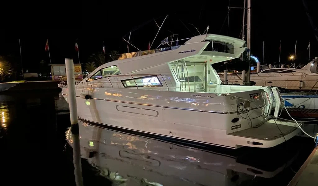 Intermarine 440 Full: Desempenho e Conforto
