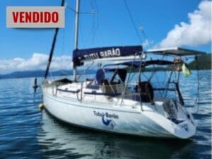 Veleiro Delta 32 - Vista da Lateral Externa da Lancha