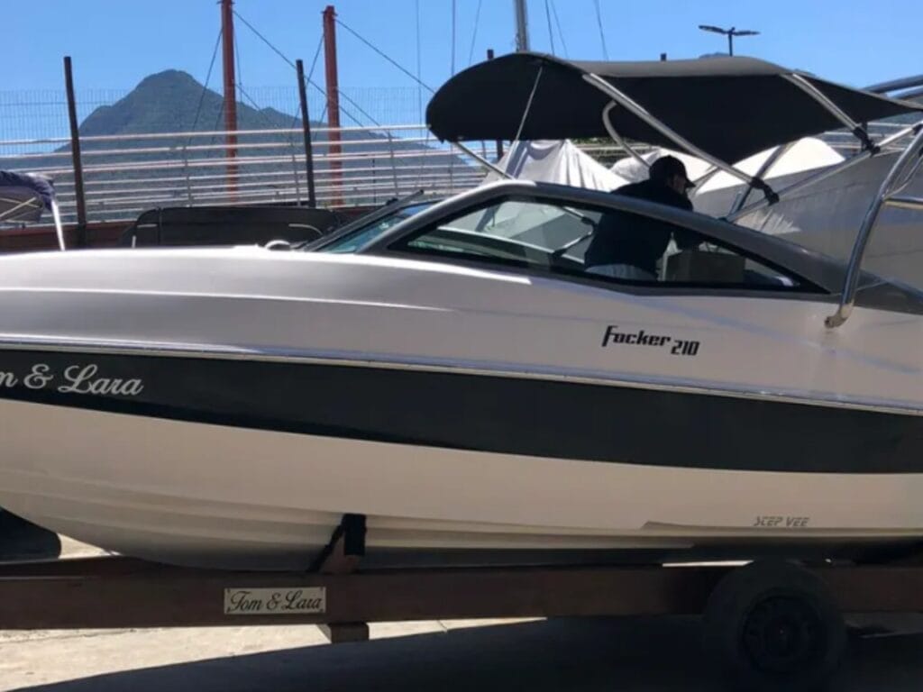 Fibrafort Focker 210 2015 – Vista da Lateral Externa da Lancha