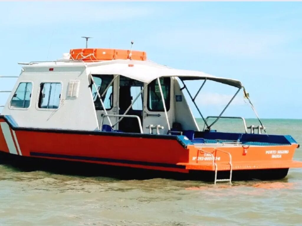 Levefort Icoma Cab 32 pés 2018 – Vista da Popa da Lancha