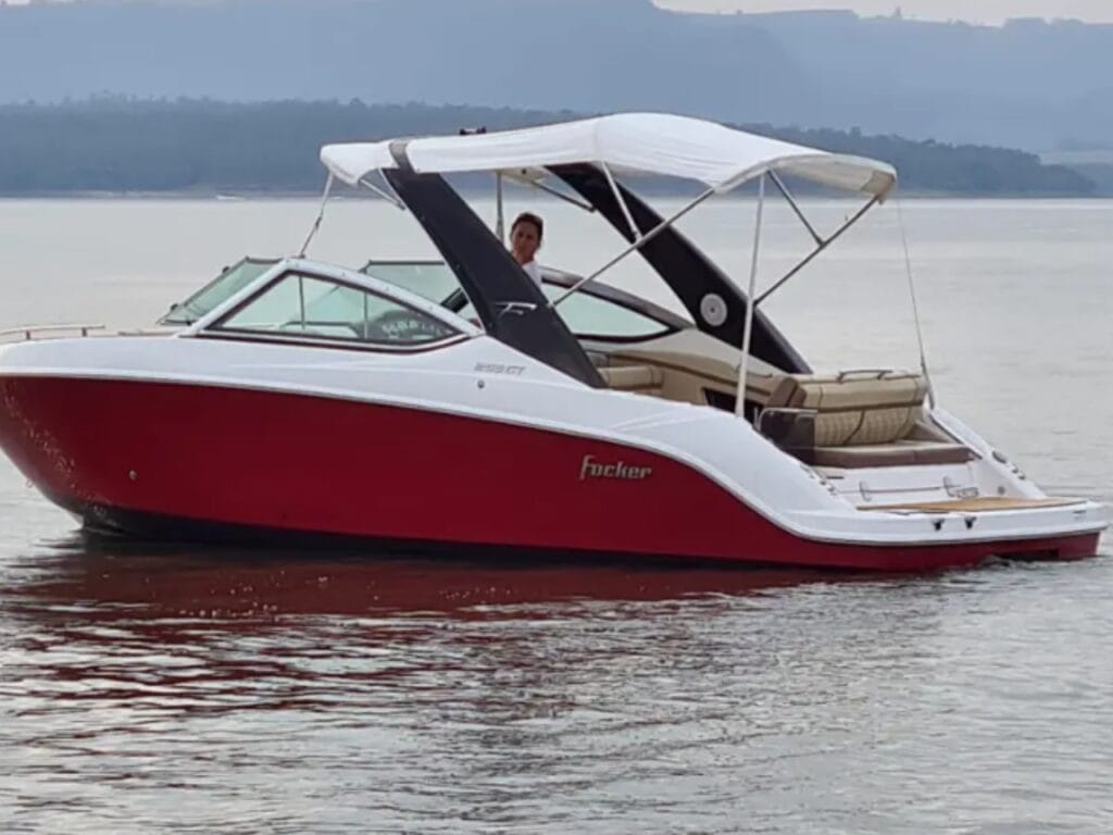 Fibrafort Focker 255 GTO 2018 - Vista da Lateral Externa da Lancha