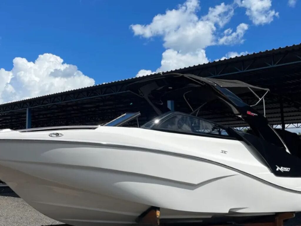 NX 250 2023 seminova – Vista da Lateral Externa da Proa